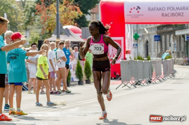 Zdjęcie w galerii na portalu naszraciborz.pl: Wysiłek, litry potu, radość i satysfakcja - oblicza III Rafako Półmaratonu  wiadomości z regionu