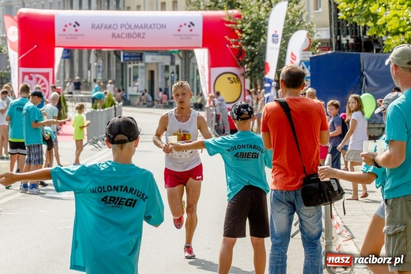 Zdjęcie w galerii na portalu naszraciborz.pl: Wysiłek, litry potu, radość i satysfakcja - oblicza III Rafako Półmaratonu  wiadomości z regionu
