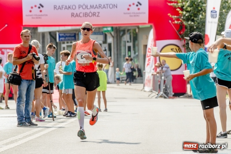 Zdjęcie w galerii na portalu naszraciborz.pl: Wysiłek, litry potu, radość i satysfakcja - oblicza III Rafako Półmaratonu  wiadomości z regionu