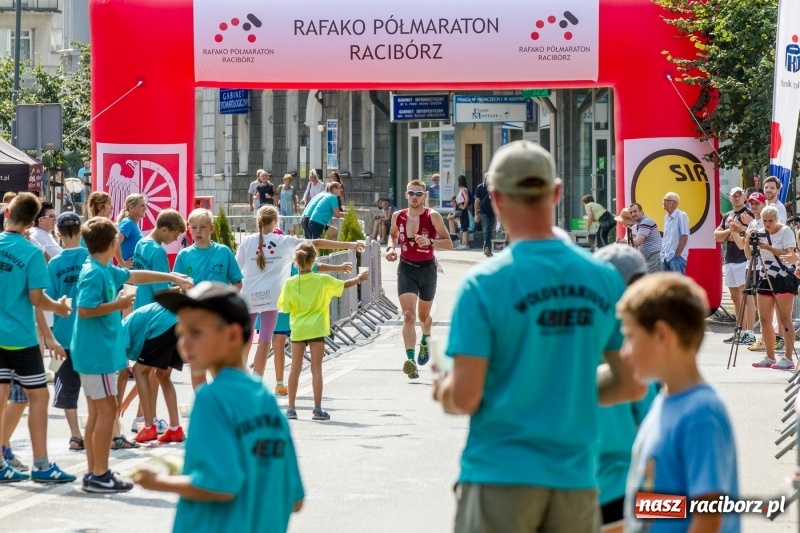Zdjęcie w galerii na portalu naszraciborz.pl: Wysiłek, litry potu, radość i satysfakcja - oblicza III Rafako Półmaratonu  wiadomości z regionu