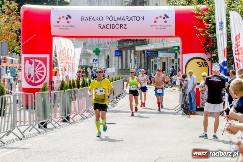 Zdjęcie w galerii na portalu naszraciborz.pl: Wysiłek, litry potu, radość i satysfakcja - oblicza III Rafako Półmaratonu  wiadomości z regionu