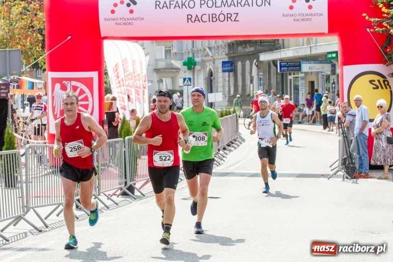 Zdjęcie w galerii na portalu naszraciborz.pl: Wysiłek, litry potu, radość i satysfakcja - oblicza III Rafako Półmaratonu  wiadomości z regionu
