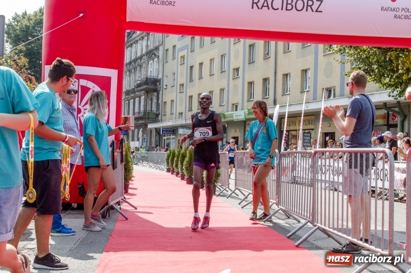 Zdjęcie w galerii na portalu naszraciborz.pl: Wysiłek, litry potu, radość i satysfakcja - oblicza III Rafako Półmaratonu  wiadomości z regionu