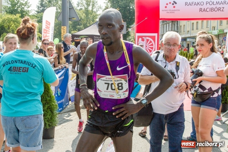 Zdjęcie w galerii na portalu naszraciborz.pl: Wysiłek, litry potu, radość i satysfakcja - oblicza III Rafako Półmaratonu  wiadomości z regionu