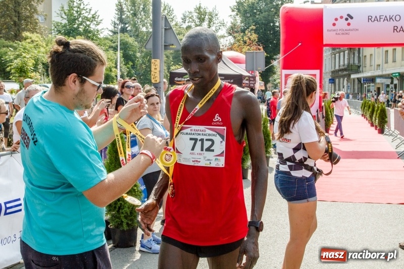 Zdjęcie w galerii na portalu naszraciborz.pl: Wysiłek, litry potu, radość i satysfakcja - oblicza III Rafako Półmaratonu  wiadomości z regionu