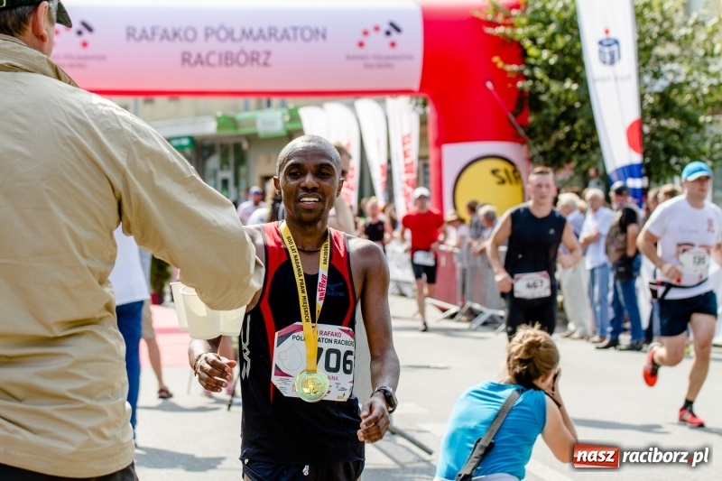 Zdjęcie w galerii na portalu naszraciborz.pl: Wysiłek, litry potu, radość i satysfakcja - oblicza III Rafako Półmaratonu  wiadomości z regionu