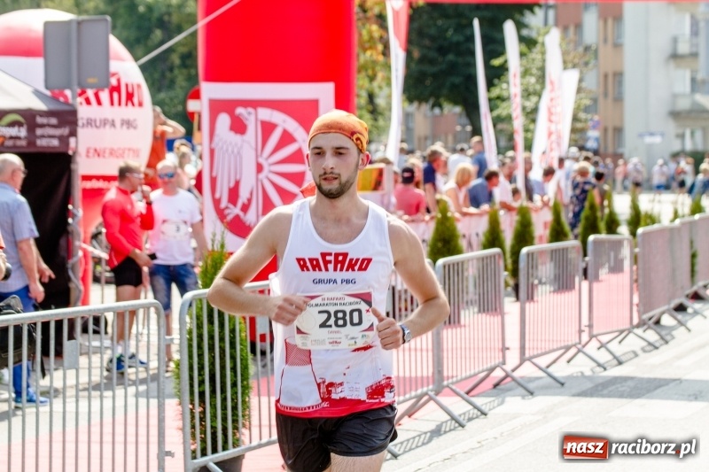 Zdjęcie w galerii na portalu naszraciborz.pl: Wysiłek, litry potu, radość i satysfakcja - oblicza III Rafako Półmaratonu  wiadomości z regionu