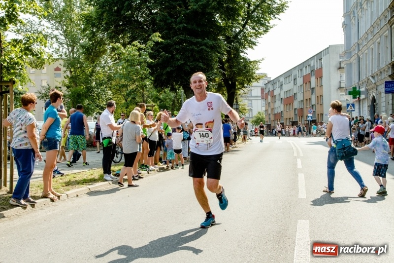 Zdjęcie w galerii na portalu naszraciborz.pl: Wysiłek, litry potu, radość i satysfakcja - oblicza III Rafako Półmaratonu  wiadomości z regionu