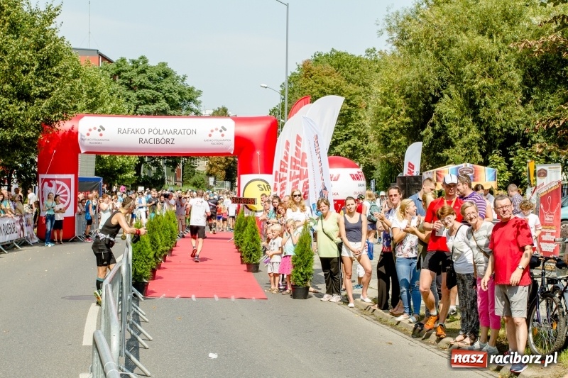 Zdjęcie w galerii na portalu naszraciborz.pl: Wysiłek, litry potu, radość i satysfakcja - oblicza III Rafako Półmaratonu  wiadomości z regionu