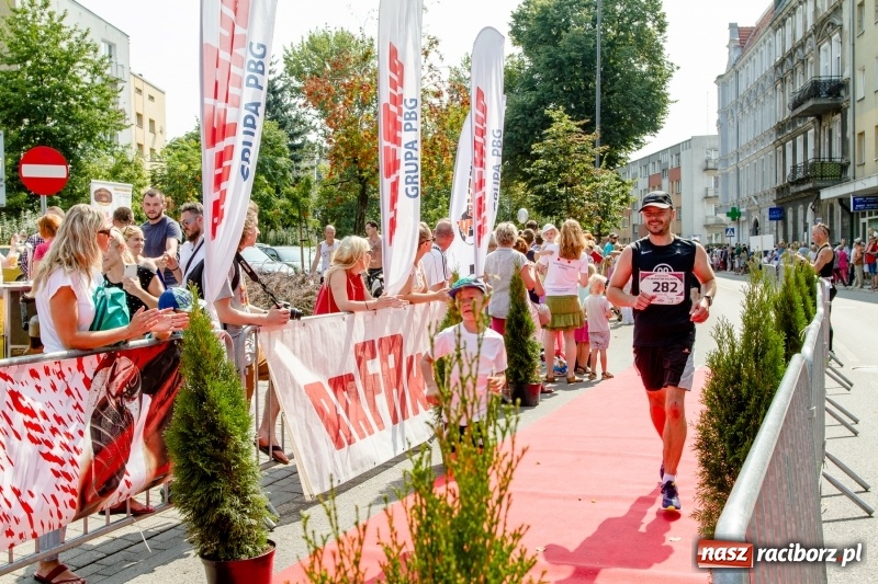 Zdjęcie w galerii na portalu naszraciborz.pl: Wysiłek, litry potu, radość i satysfakcja - oblicza III Rafako Półmaratonu  wiadomości z regionu