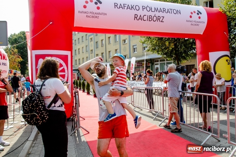 Zdjęcie w galerii na portalu naszraciborz.pl: Wysiłek, litry potu, radość i satysfakcja - oblicza III Rafako Półmaratonu  wiadomości z regionu