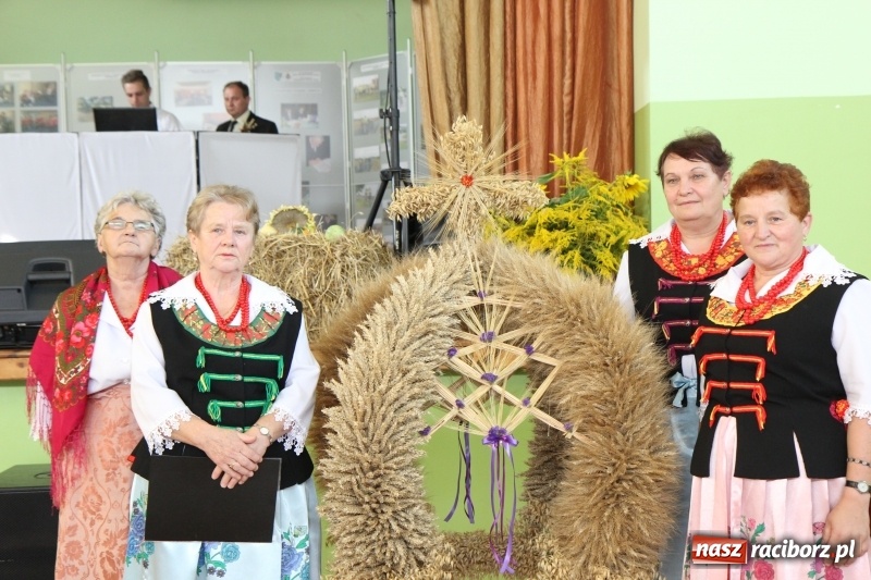 Zdjęcie w galerii na portalu naszraciborz.pl: W Kobyli uroczyście i radośnie świętowano zakończenie tegorocznych żniw wiadomości z regionu