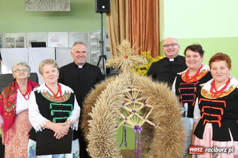 Zdjęcie w galerii na portalu naszraciborz.pl: W Kobyli uroczyście i radośnie świętowano zakończenie tegorocznych żniw wiadomości z regionu