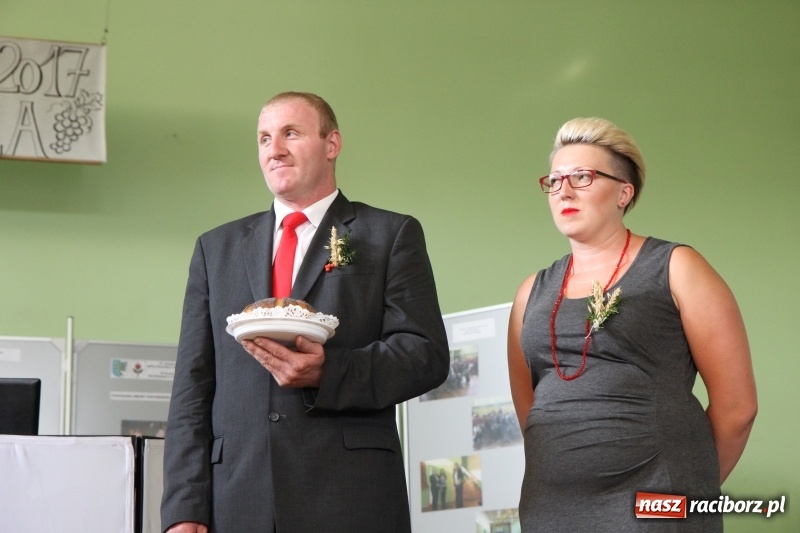 Zdjęcie w galerii na portalu naszraciborz.pl: W Kobyli uroczyście i radośnie świętowano zakończenie tegorocznych żniw wiadomości z regionu