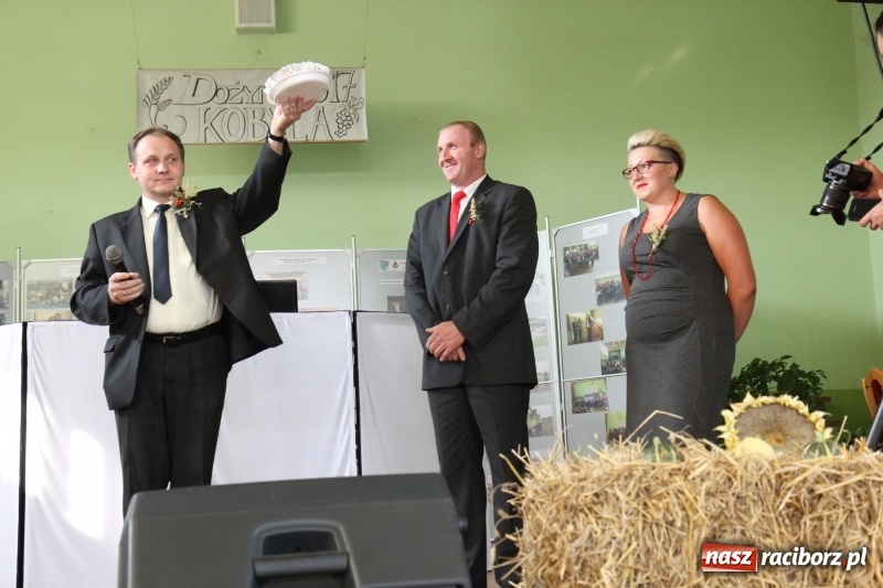 Zdjęcie w galerii na portalu naszraciborz.pl: W Kobyli uroczyście i radośnie świętowano zakończenie tegorocznych żniw wiadomości z regionu