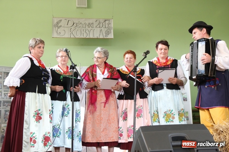 Zdjęcie w galerii na portalu naszraciborz.pl: W Kobyli uroczyście i radośnie świętowano zakończenie tegorocznych żniw wiadomości z regionu