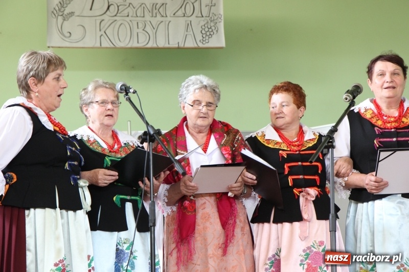 Zdjęcie w galerii na portalu naszraciborz.pl: W Kobyli uroczyście i radośnie świętowano zakończenie tegorocznych żniw wiadomości z regionu