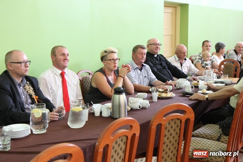 Zdjęcie w galerii na portalu naszraciborz.pl: W Kobyli uroczyście i radośnie świętowano zakończenie tegorocznych żniw wiadomości z regionu