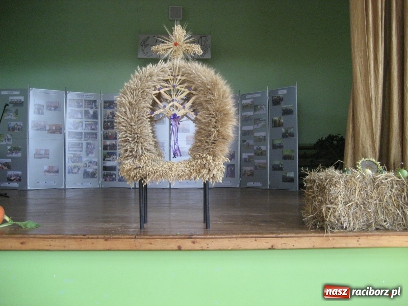Zdjęcie w galerii na portalu naszraciborz.pl: W Kobyli uroczyście i radośnie świętowano zakończenie tegorocznych żniw wiadomości z regionu