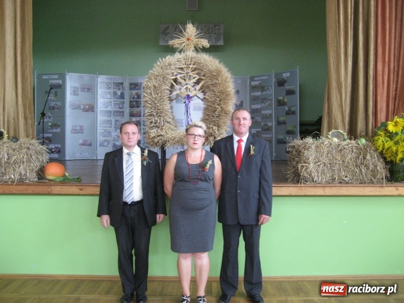 Zdjęcie w galerii na portalu naszraciborz.pl: W Kobyli uroczyście i radośnie świętowano zakończenie tegorocznych żniw wiadomości z regionu