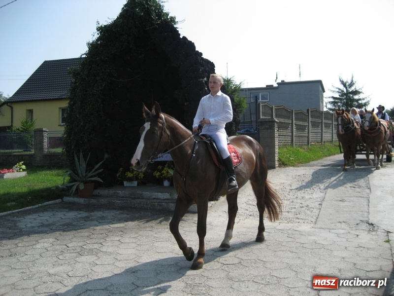 Zdjęcie w galerii na portalu naszraciborz.pl: W Kobyli uroczyście i radośnie świętowano zakończenie tegorocznych żniw wiadomości z regionu