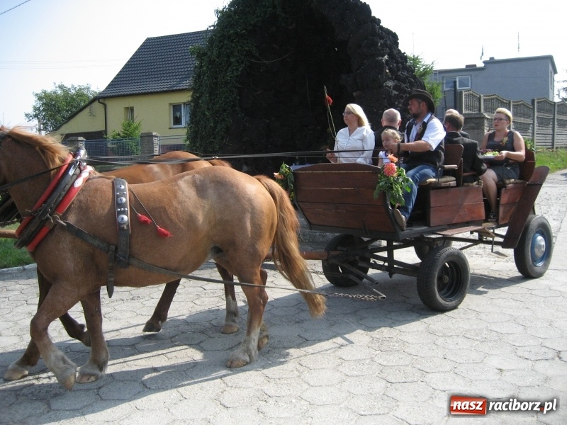 Zdjęcie w galerii na portalu naszraciborz.pl: W Kobyli uroczyście i radośnie świętowano zakończenie tegorocznych żniw wiadomości z regionu