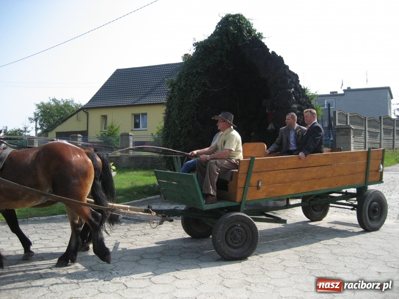 Zdjęcie w galerii na portalu naszraciborz.pl: W Kobyli uroczyście i radośnie świętowano zakończenie tegorocznych żniw wiadomości z regionu