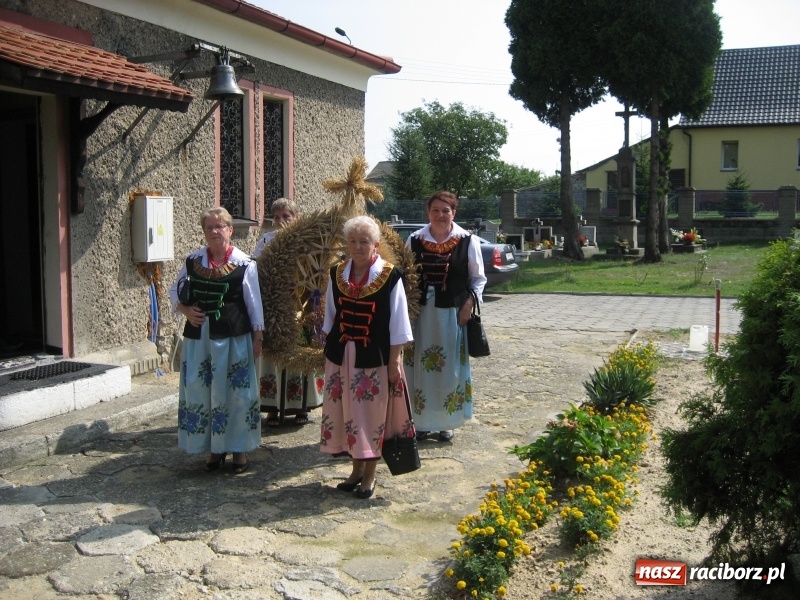Zdjęcie w galerii na portalu naszraciborz.pl: W Kobyli uroczyście i radośnie świętowano zakończenie tegorocznych żniw wiadomości z regionu