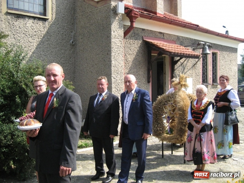 Zdjęcie w galerii na portalu naszraciborz.pl: W Kobyli uroczyście i radośnie świętowano zakończenie tegorocznych żniw wiadomości z regionu