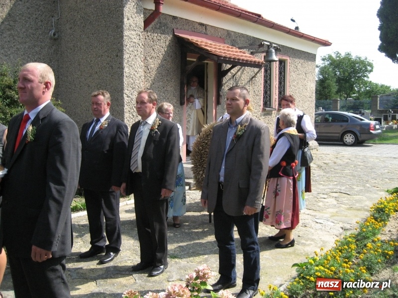 Zdjęcie w galerii na portalu naszraciborz.pl: W Kobyli uroczyście i radośnie świętowano zakończenie tegorocznych żniw wiadomości z regionu