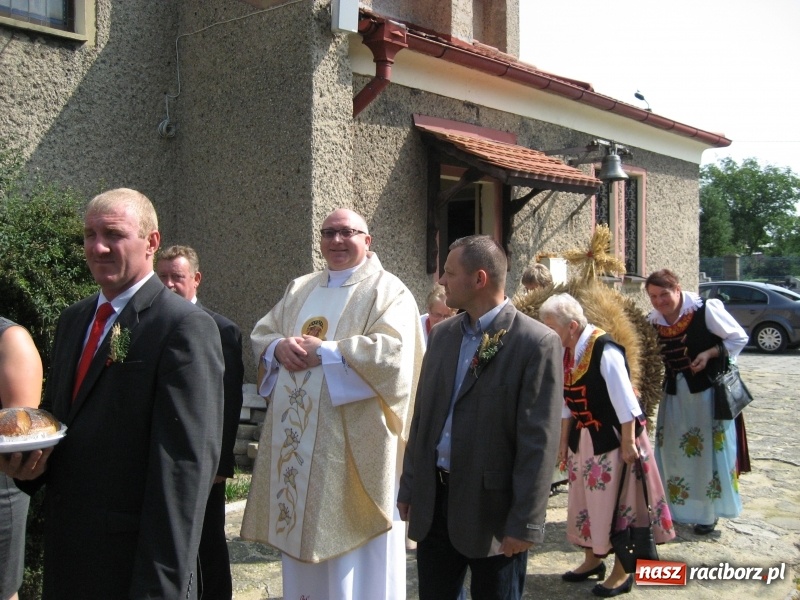 Zdjęcie w galerii na portalu naszraciborz.pl: W Kobyli uroczyście i radośnie świętowano zakończenie tegorocznych żniw wiadomości z regionu