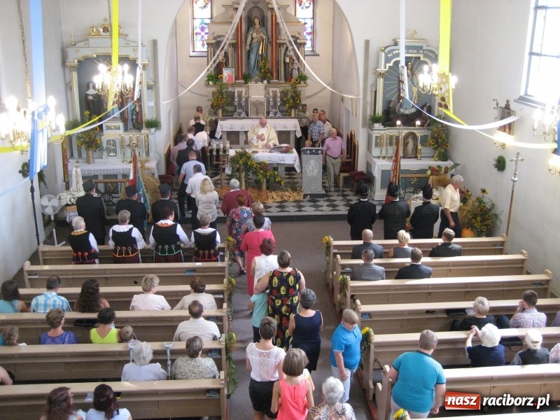 Zdjęcie w galerii na portalu naszraciborz.pl: W Kobyli uroczyście i radośnie świętowano zakończenie tegorocznych żniw wiadomości z regionu