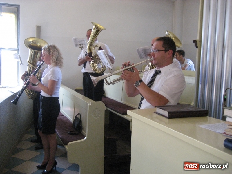 Zdjęcie w galerii na portalu naszraciborz.pl: W Kobyli uroczyście i radośnie świętowano zakończenie tegorocznych żniw wiadomości z regionu