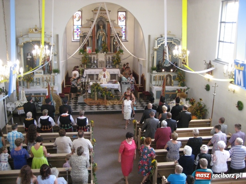 Zdjęcie w galerii na portalu naszraciborz.pl: W Kobyli uroczyście i radośnie świętowano zakończenie tegorocznych żniw wiadomości z regionu