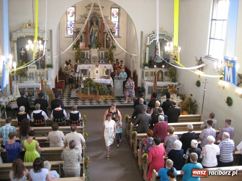 Zdjęcie w galerii na portalu naszraciborz.pl: W Kobyli uroczyście i radośnie świętowano zakończenie tegorocznych żniw wiadomości z regionu