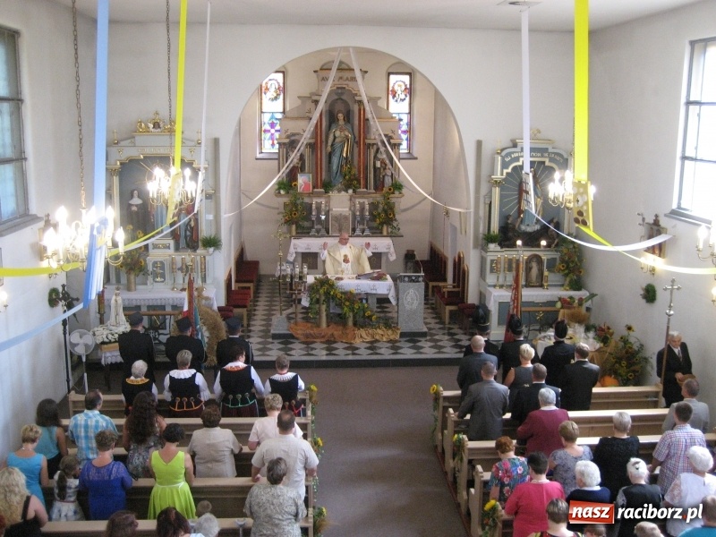 Zdjęcie w galerii na portalu naszraciborz.pl: W Kobyli uroczyście i radośnie świętowano zakończenie tegorocznych żniw wiadomości z regionu