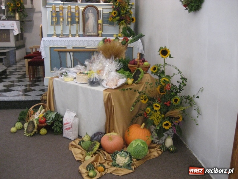 Zdjęcie w galerii na portalu naszraciborz.pl: W Kobyli uroczyście i radośnie świętowano zakończenie tegorocznych żniw wiadomości z regionu