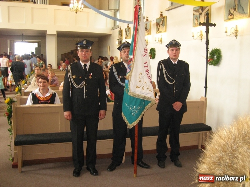Zdjęcie w galerii na portalu naszraciborz.pl: W Kobyli uroczyście i radośnie świętowano zakończenie tegorocznych żniw wiadomości z regionu