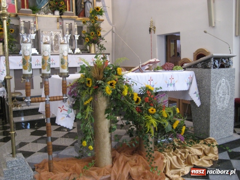 Zdjęcie w galerii na portalu naszraciborz.pl: W Kobyli uroczyście i radośnie świętowano zakończenie tegorocznych żniw wiadomości z regionu