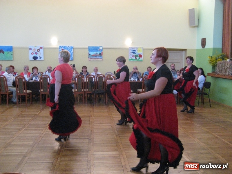 Zdjęcie w galerii na portalu naszraciborz.pl: W Kobyli uroczyście i radośnie świętowano zakończenie tegorocznych żniw wiadomości z regionu