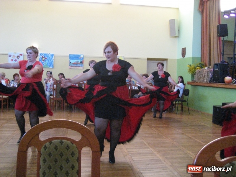 Zdjęcie w galerii na portalu naszraciborz.pl: W Kobyli uroczyście i radośnie świętowano zakończenie tegorocznych żniw wiadomości z regionu