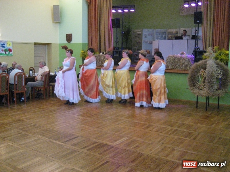 Zdjęcie w galerii na portalu naszraciborz.pl: W Kobyli uroczyście i radośnie świętowano zakończenie tegorocznych żniw wiadomości z regionu