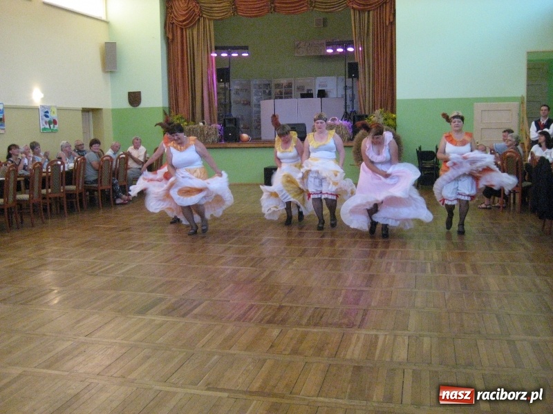 Zdjęcie w galerii na portalu naszraciborz.pl: W Kobyli uroczyście i radośnie świętowano zakończenie tegorocznych żniw wiadomości z regionu
