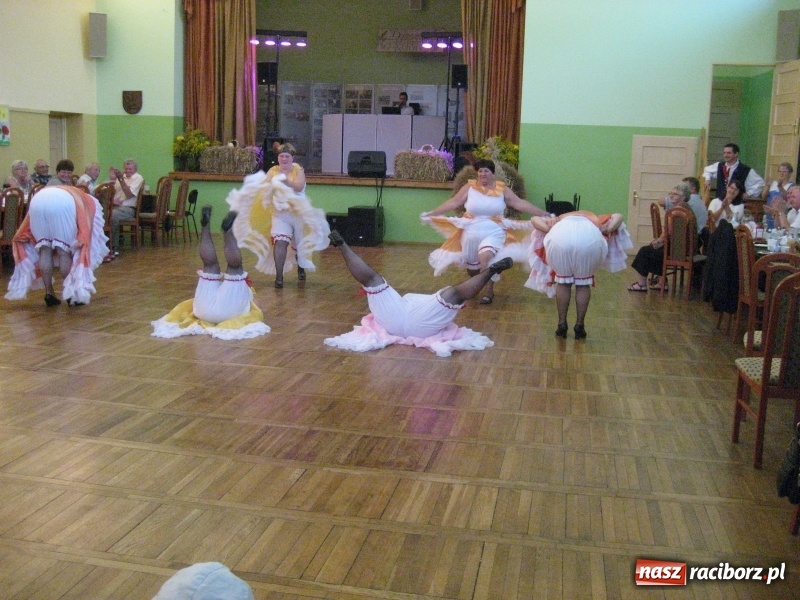 Zdjęcie w galerii na portalu naszraciborz.pl: W Kobyli uroczyście i radośnie świętowano zakończenie tegorocznych żniw wiadomości z regionu