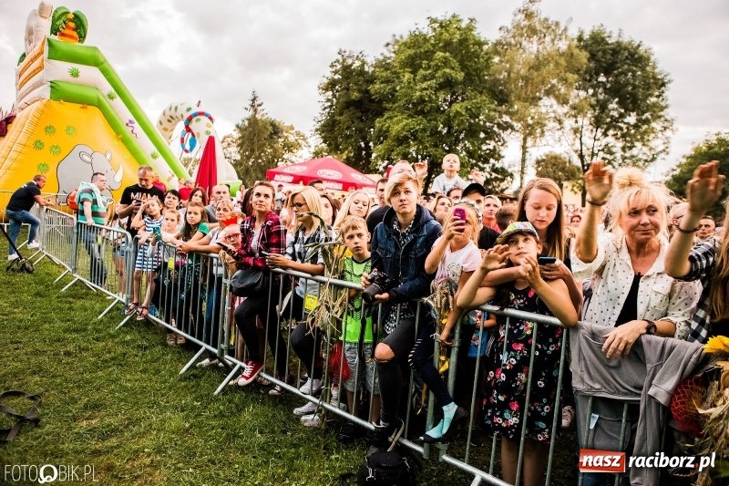 Zdjęcie w galerii na portalu naszraciborz.pl: Kamil Bednarek gwiazdą dożynek wojewódzkich w Tworkowie wiadomości z regionu