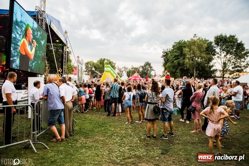 Zdjęcie w galerii na portalu naszraciborz.pl: Kamil Bednarek gwiazdą dożynek wojewódzkich w Tworkowie wiadomości z regionu