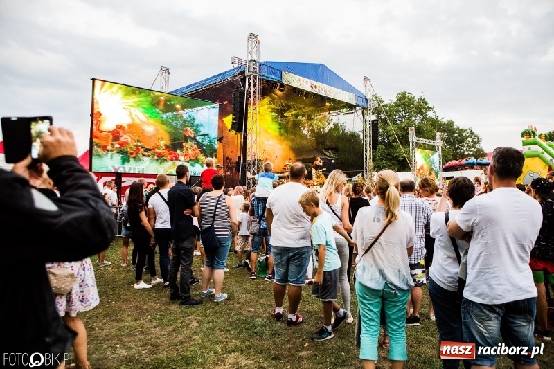 Zdjęcie w galerii na portalu naszraciborz.pl: Kamil Bednarek gwiazdą dożynek wojewódzkich w Tworkowie wiadomości z regionu
