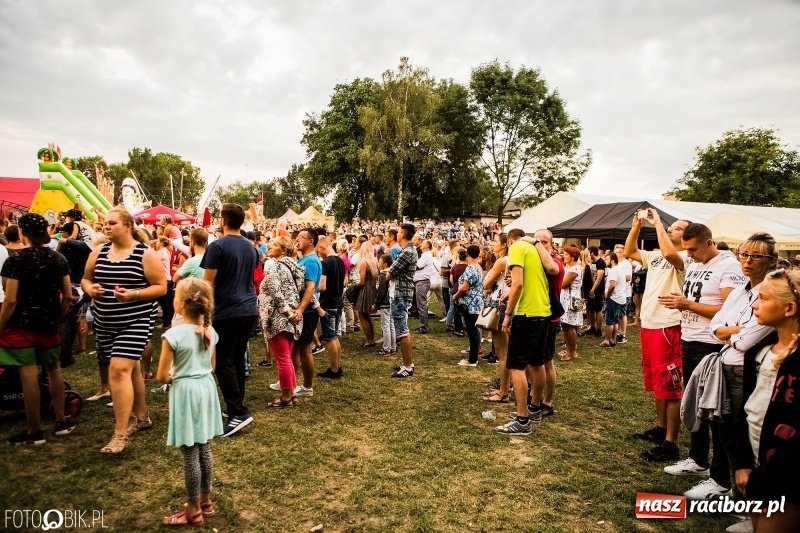 Zdjęcie w galerii na portalu naszraciborz.pl: Kamil Bednarek gwiazdą dożynek wojewódzkich w Tworkowie wiadomości z regionu