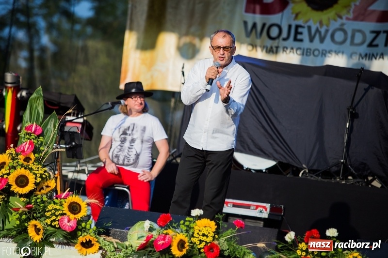 Zdjęcie w galerii na portalu naszraciborz.pl: Kamil Bednarek gwiazdą dożynek wojewódzkich w Tworkowie wiadomości z regionu