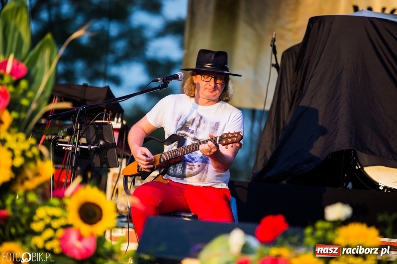 Zdjęcie w galerii na portalu naszraciborz.pl: Kamil Bednarek gwiazdą dożynek wojewódzkich w Tworkowie wiadomości z regionu